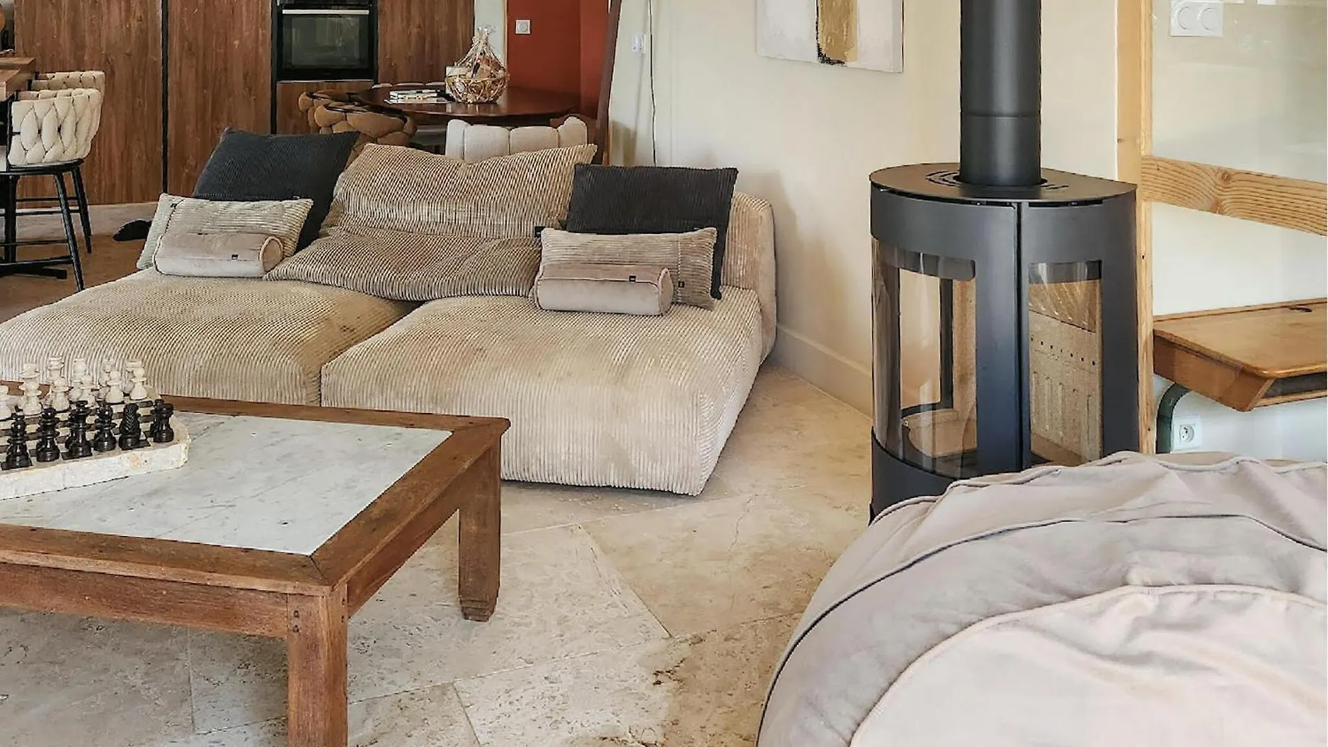 Beautiful Home In Eyragues With Wifi