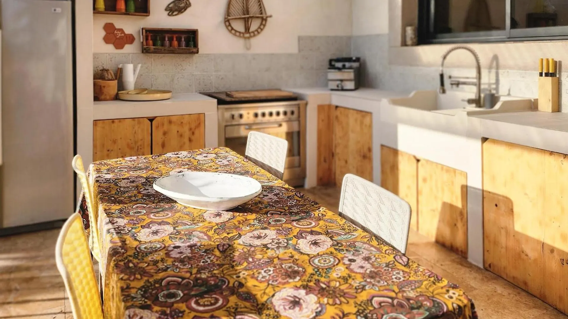 Beautiful Home In Eyragues With Wifi
