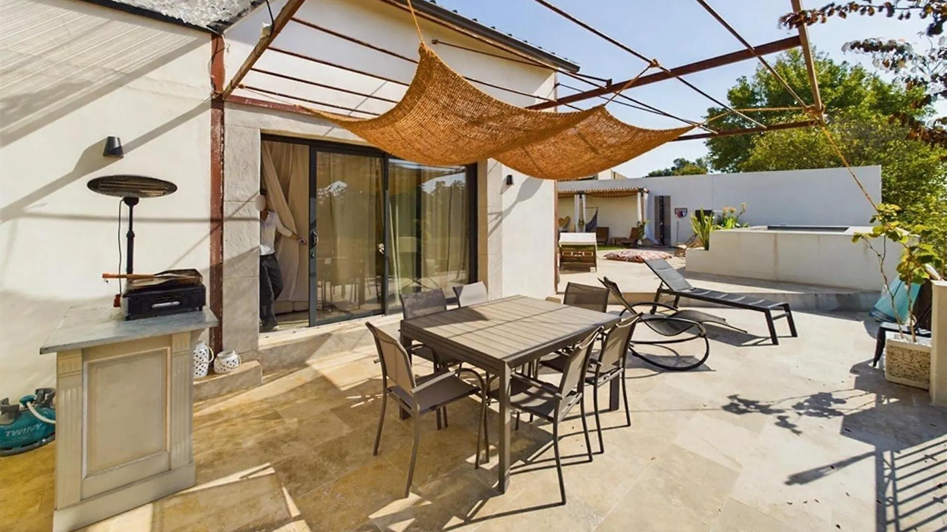 Beautiful Home In Eyragues With Wifi Holiday home