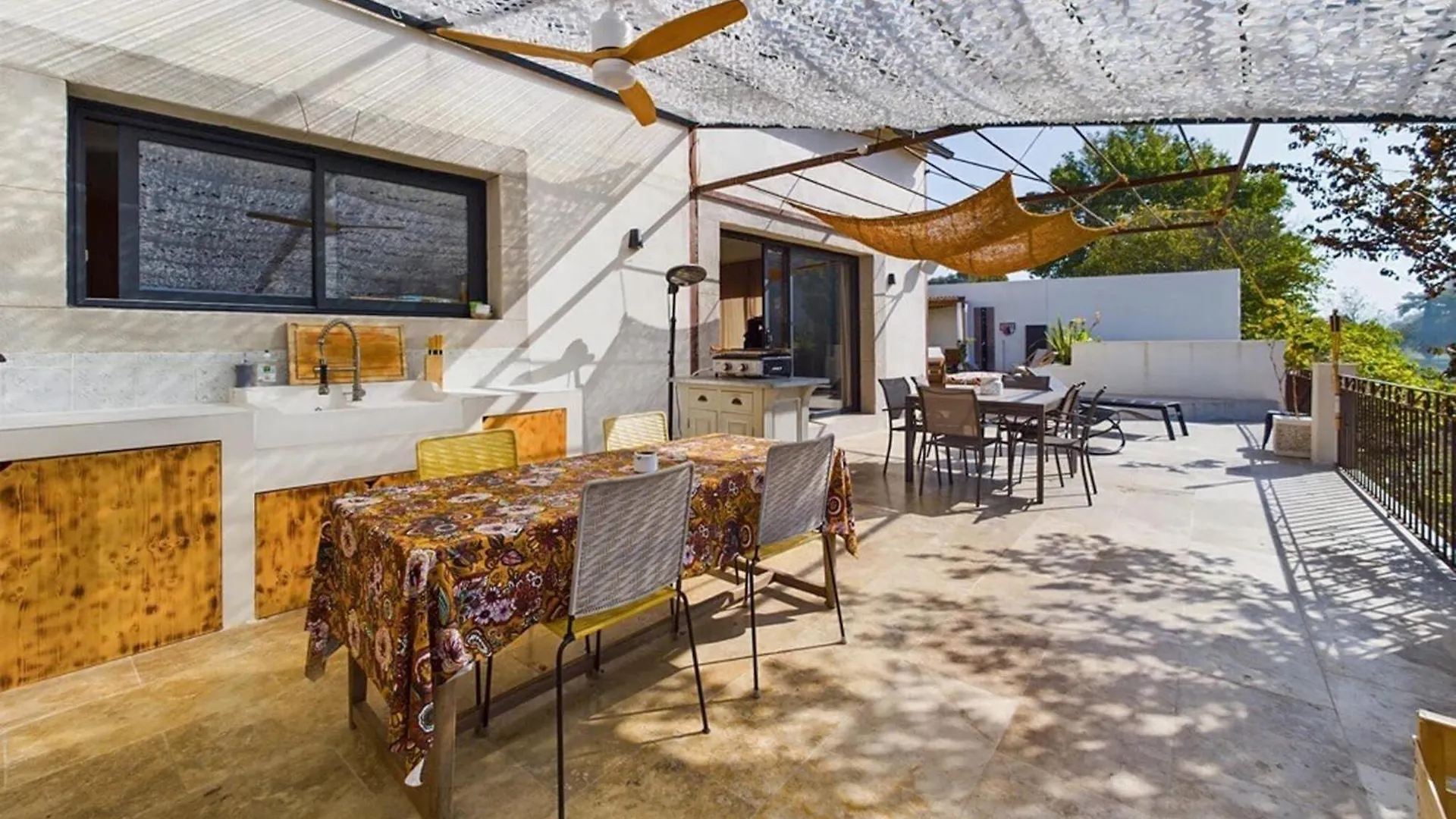 Holiday home Beautiful Home In Eyragues With Wifi France